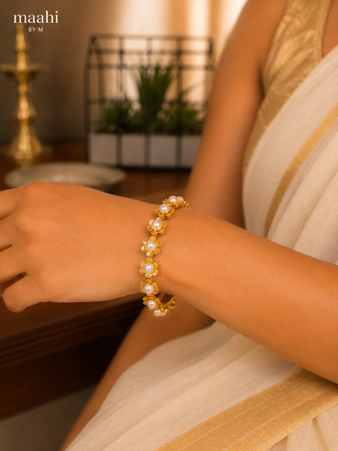 Single Pearl Bangle