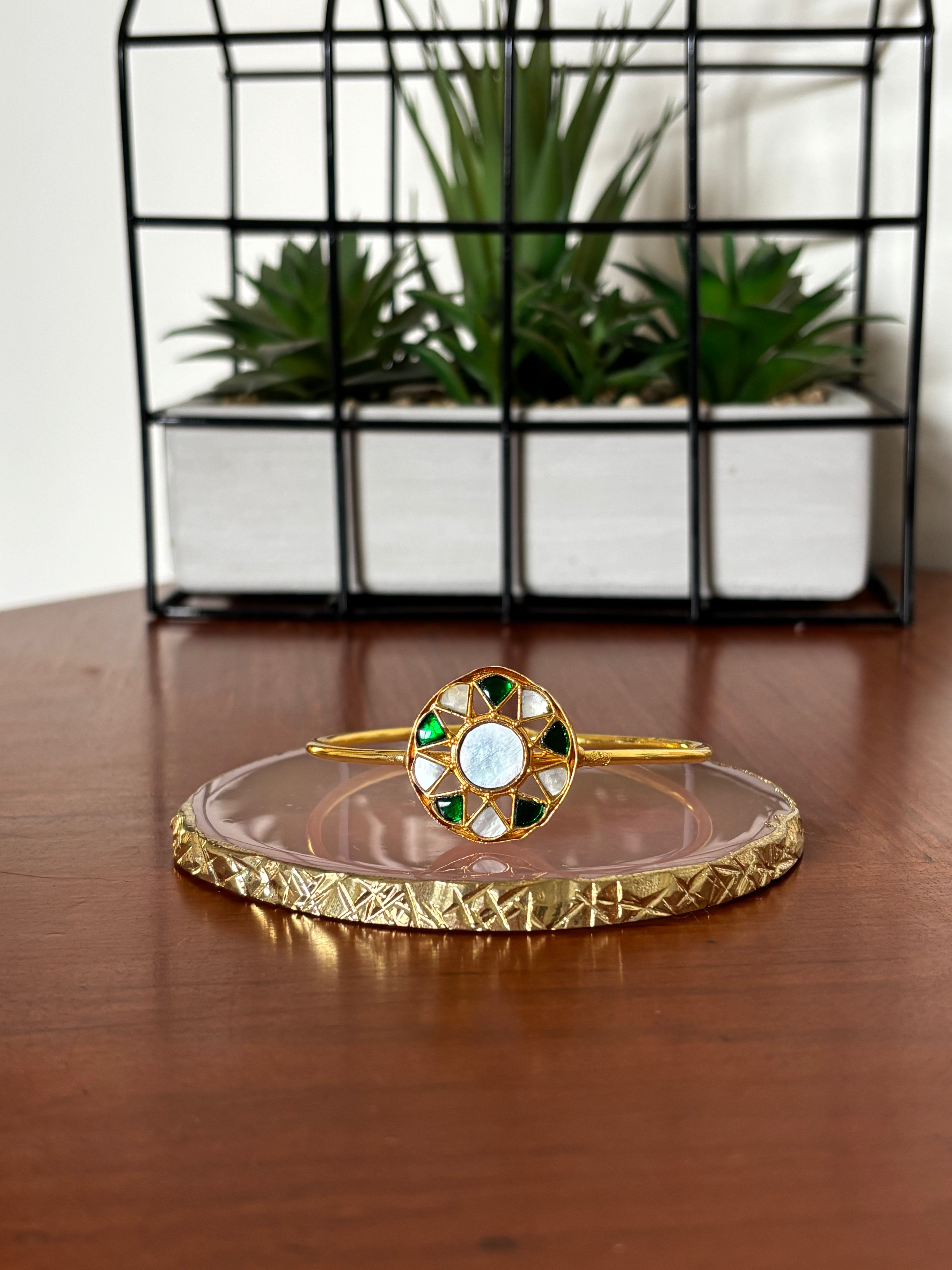 Round cuff 1