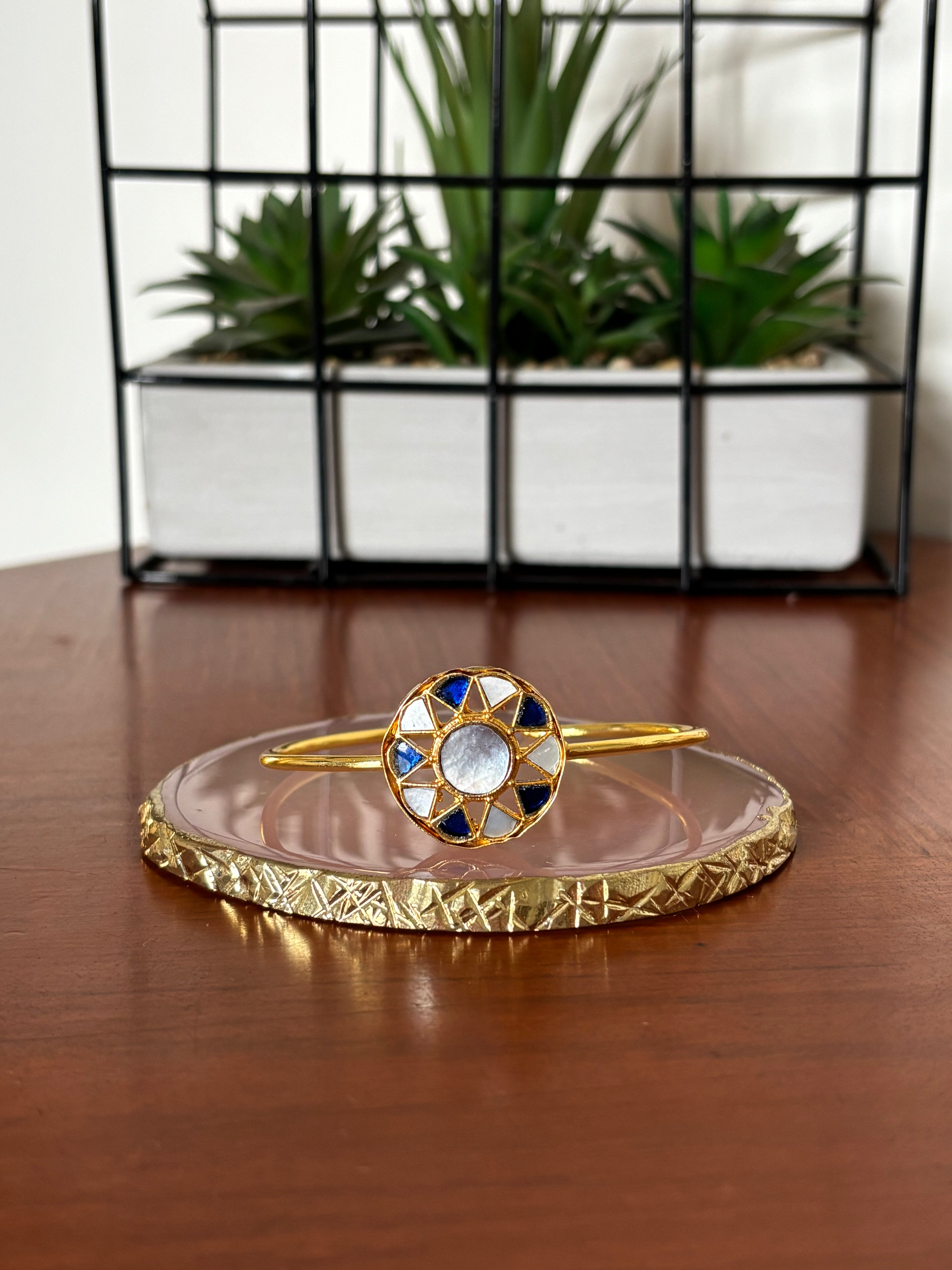 Round cuff 4