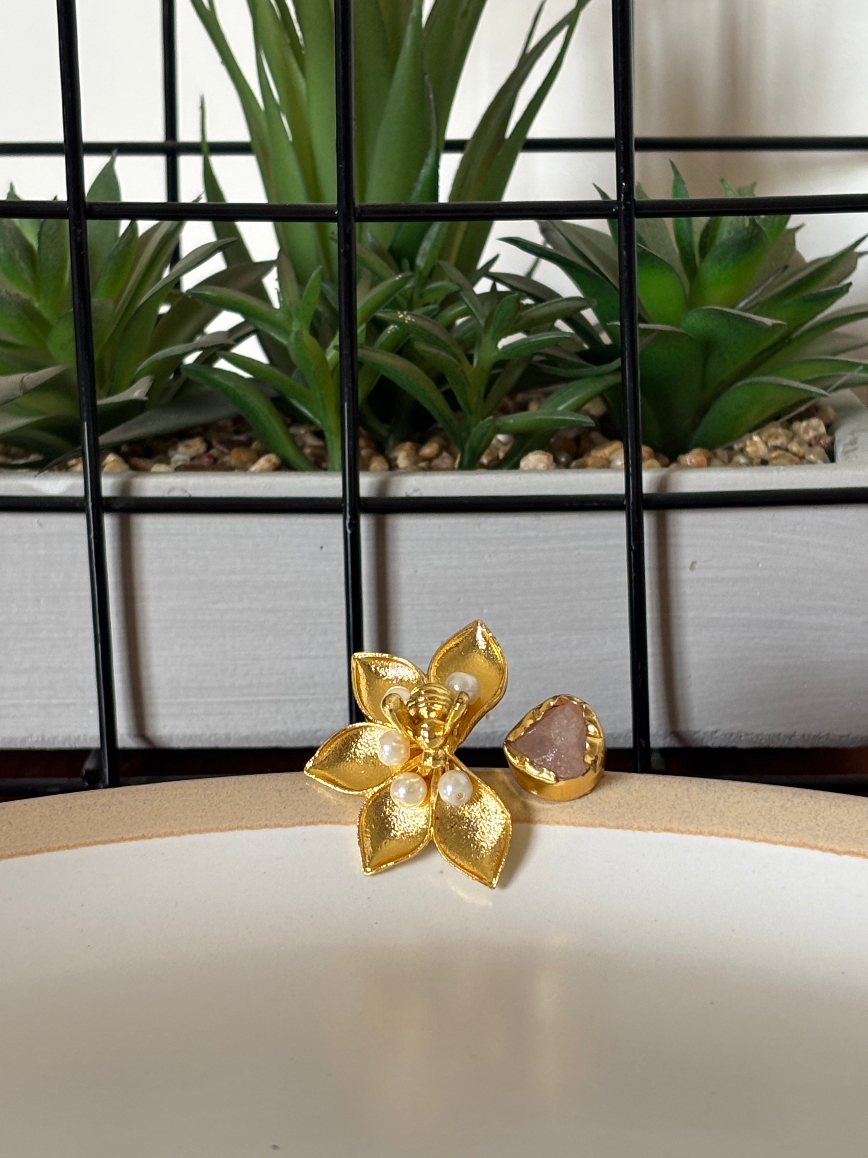 Queen Bee Rose Quartz Ring