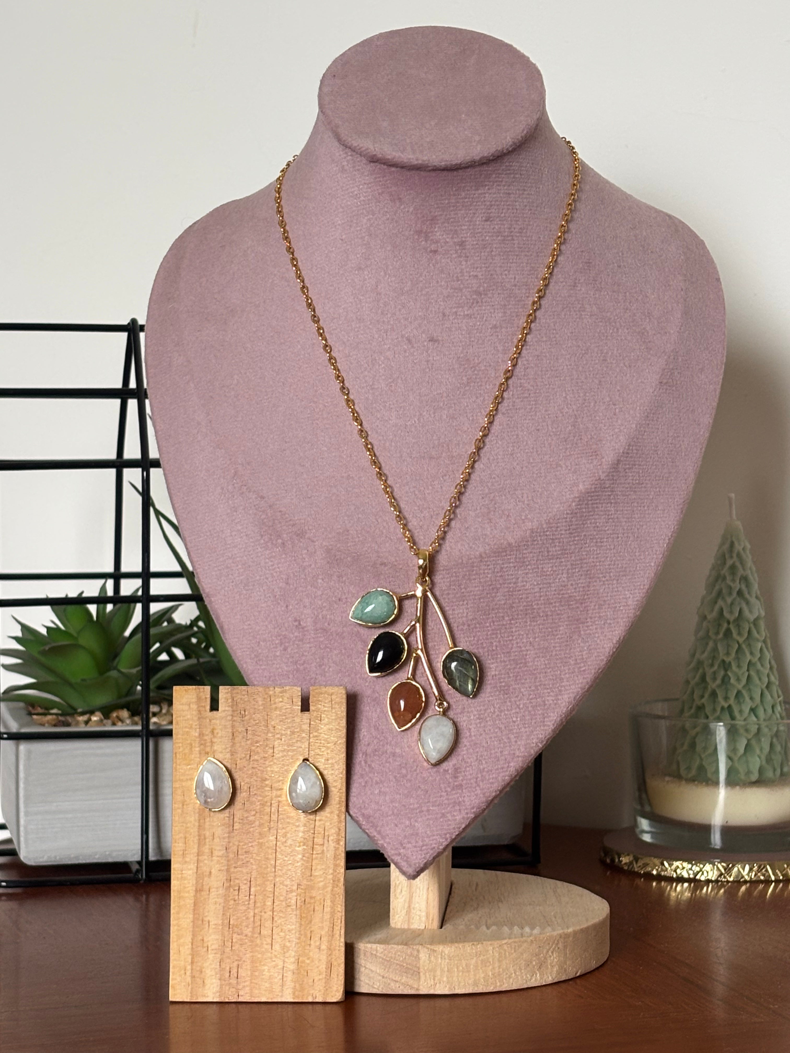 Enchanted vine pendant with Moonstone Studs