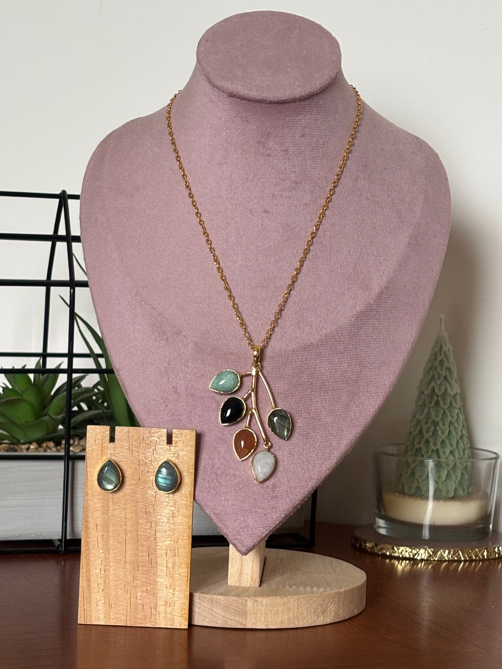 Enchanted vine pendant with Labrodorite Studs