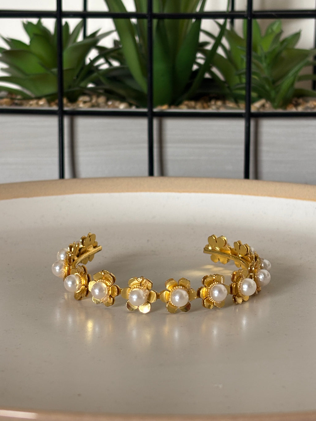 Single Pearl Bangle